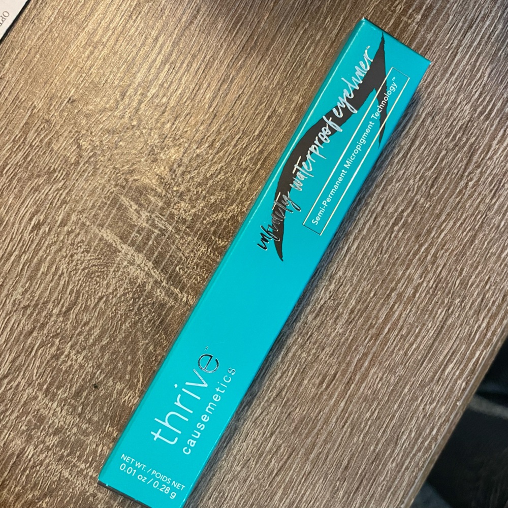 Thrive Causemetics Infinity Waterproof Eyeliner- Lauren, black